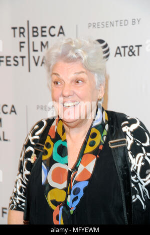 NEW YORK, NY - 23 aprile: attrice Tyne Daly assiste lo screening di 'ogni atto della vita' durante il 2018 Tribeca Film Festival al teatro SVA in aprile Foto Stock