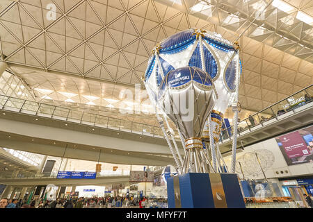 HONG KONG - Dicembre 24, 2015: installazione Swarovski all'Aeroporto di Hong Kong. Foto Stock