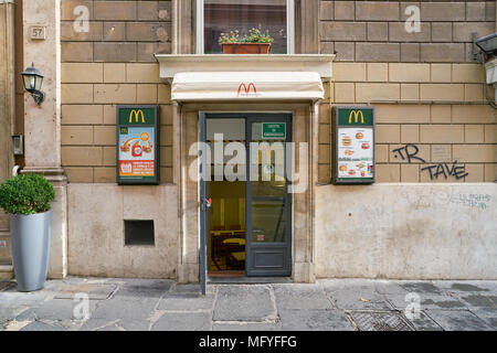 Roma, Italia - circa novembre, 2017: un ristorante McDonald's a Roma Foto Stock