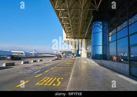 Aeroporto di MILANO MALPENSA, Italia - circa novembre, 2017: aeroporto di Milano Malpensa Terminal 1 al giorno. Foto Stock