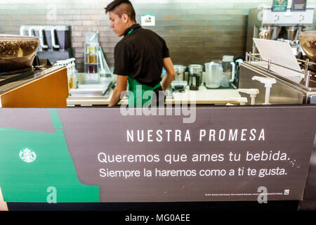 Città del Messico, messicano, ispanico, centro storico, Calle Bolivar, Starbucks Coffee, coffee house, cafe, uomo uomini maschio, dipendenti lavoratori dipendenti lavoratori bar Foto Stock