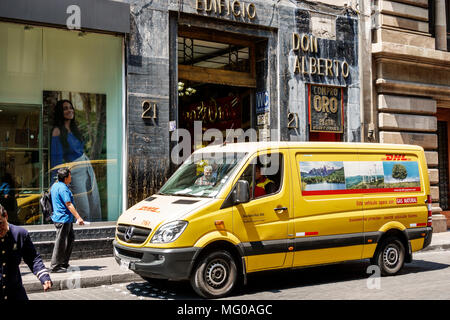 Città del Messico, messicano, ispanico, centro storico, Calle Bolivar, DHL, corriere internazionale, servizio di consegna pacchi postali, van MX180305101 Foto Stock