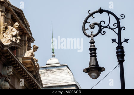 Città del Messico, messicano, ispanico, centro storico, Calle Bolivar, edificio degli uffici Banco de Mexico, esterno, architettura, sculture, ferro battuto Foto Stock