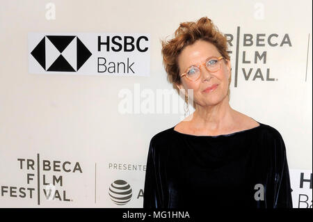 NEW YORK, NY - 21 aprile: attrice Annette Bening assiste la premiere di 'The Seagull' durante il 2018 Tribeca Film Festival a BMCC Tribeca PAC sul Apr Foto Stock