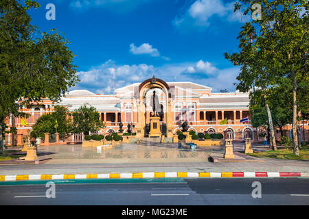 BANGKOK, Thailandia - Jan 20, 2016: Ministero della Difesa edificio su Jan 20, 2016 a Bangkok, in Thailandia. Il Ministero controlla e gestire il Royal Thai Foto Stock