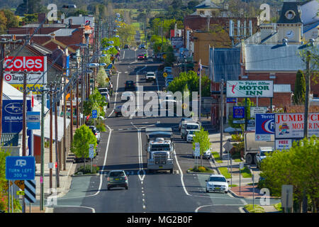 Tenterfield è una città di 4000 residenti nella regione del New England del Nuovo Galles del Sud, Australia. Esso è centrato su Rouse Street sul New England Hwy. Foto Stock