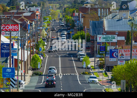 Tenterfield è una città di 4000 residenti nella regione del New England del Nuovo Galles del Sud, Australia. Esso è centrato su Rouse Street sul New England Hwy. Foto Stock