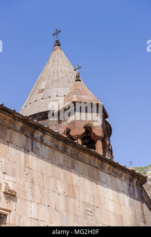 Monastero di Geghard, unica costruzione architettonica nella provincia di Kotayk dell'Armenia. Patrimonio Mondiale UNESCO Foto Stock