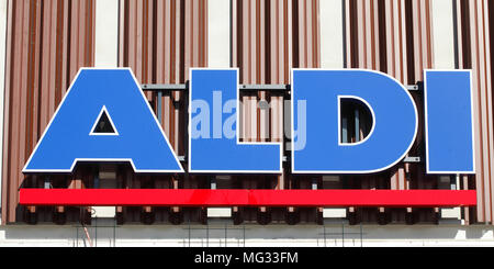 Logo di Aldi, scritte del cibo al discount Aldi Nord, Germania, Europa mi Aldi-Logo, Schriftzug des Lebensmittel Discount Aldi Nord, Deutschla Foto Stock