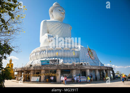 PHUKET, Tailandia- Jan 24, 2016: la statua in marmo di Big Buddha a Phuket il Jan 24, 2016 la Tailandia. Foto Stock