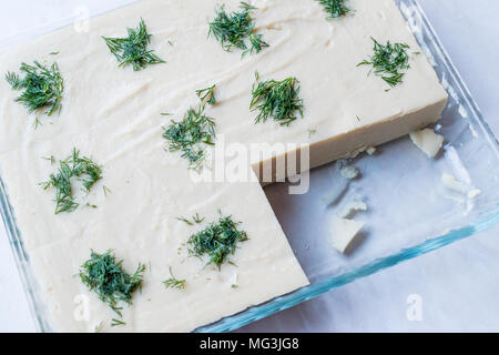 Bagno turco Aperitivo Fava con aneto e olio di oliva / fagiolo secco / Purea di piselli spezzati. I cibi tradizionali. Foto Stock