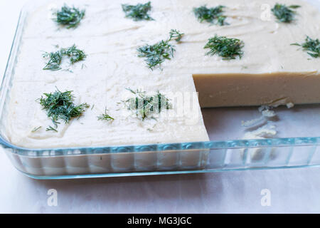 Bagno turco Aperitivo Fava con aneto e olio di oliva / fagiolo secco / Purea di piselli spezzati. I cibi tradizionali. Foto Stock