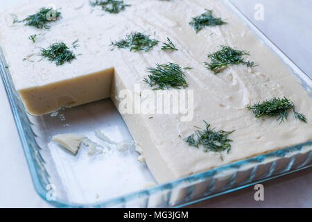 Bagno turco Aperitivo Fava con aneto e olio di oliva / fagiolo secco / Purea di piselli spezzati. I cibi tradizionali. Foto Stock