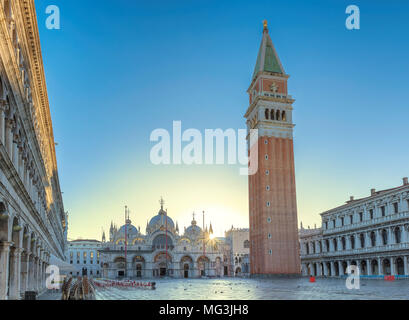 Piazza San Marco a sunrise a Venezia, Italia Foto Stock