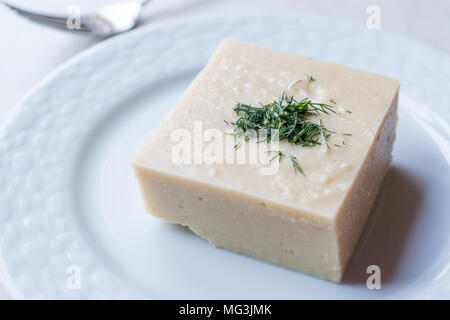 Bagno turco Aperitivo Fava con aneto e olio di oliva / fagiolo secco / Purea di piselli spezzati. I cibi tradizionali. Foto Stock