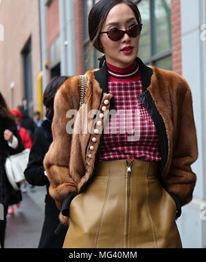 Milano- 22 Febbraio 2018 Chriselle Lim sulla strada durante la settimana della moda di Milano (foto di Mauro Del Signore / Pacific Stampa) Foto Stock