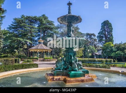 Crago Fontana e la storica Band Stand Rotunda al Parco Machattie Bathurst, una graziosa del XIX secolo Victorian country park, altopiani centrali, nuovo S Foto Stock