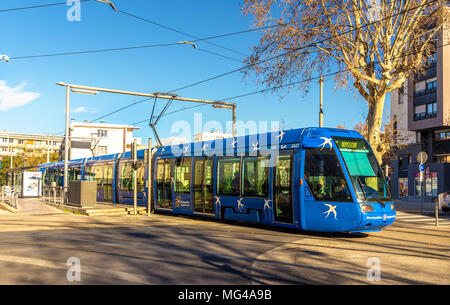 MONTPELLIER, Francia - 05 gennaio: Alstom piattaforme Citadis 401 tram il Jan Foto Stock