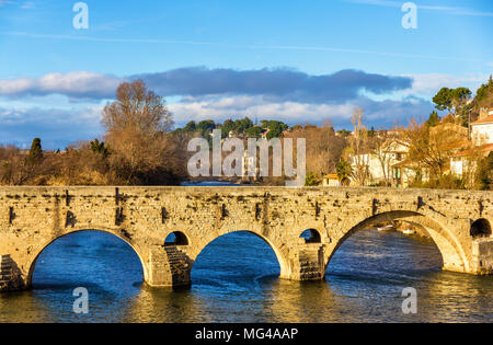 Il Pont Vieux, un ponte al di sopra della Orb in Beziers, Francia Foto Stock