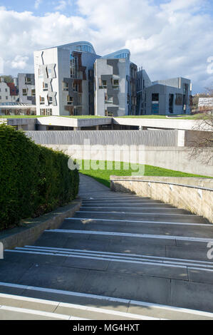 Vista esterno dell edificio del Parlamento scozzese a Holyrood a Edimburgo, Scozia, Regno Unito. Foto Stock