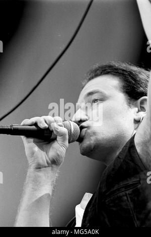 U2 classico pop concert Elland Road 1990/credito: Simon DELTA NAT GAS PER Hickes Foto Stock