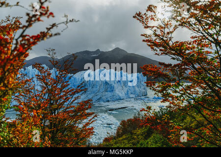 Ghiacciaio Perito Moreno nel Parco Los Glaciares. Autunno in Patagonia, il lato Argentino Foto Stock
