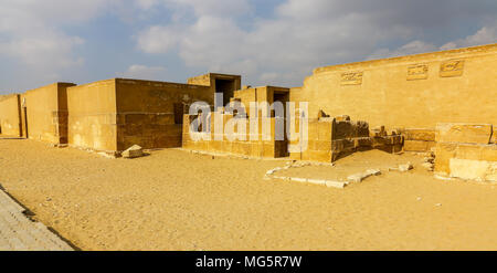 Saqqara, anche ortografato Sakkara o Saccara, un antico terreno di sepoltura era la necropoli dell'antica capitale egiziana, Memphis, presso Saqqara, Egitto Foto Stock