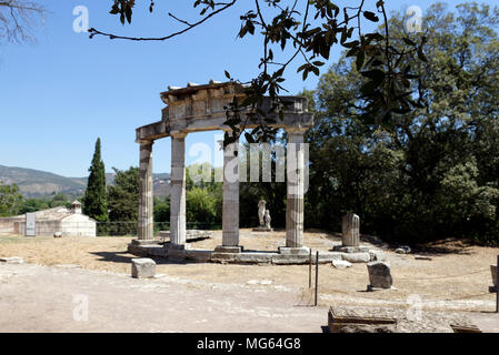 Il Tempio di Venere di Cnido con replica Afrodite statua, Villa Adriana. Tivoli. L'Italia. Il tempio è stato modellato sul Tempio greco di Knidos che Foto Stock