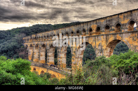 Immagine hdr di Pont du Gard, antico acquedotto romano elencati nell UNES Foto Stock