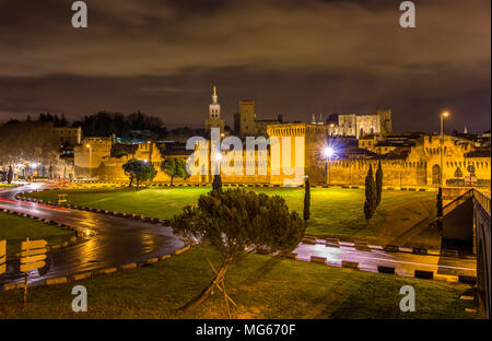 Vista della città medievale Avignone al mattino, UNESCO World herit Foto Stock