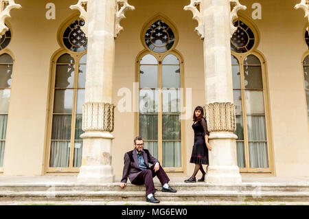 La bella famiglia, coppia sposata Brett (sinistra) e Rennie scintille, a Brighton Dome. Foto Stock