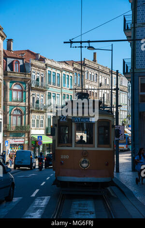 In Tram in Porto Portogallo Foto Stock