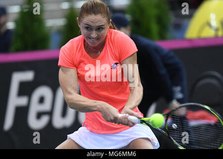 Minsk, Bielorussia. 22st Aprile, 2018. Aliaksandra Sasnovich (BLR) durante una FedCup match contro il Viktoria Kuzmova (SVK) essendo giocato a Chizhovka Arena a Minsk, Bielorussia Foto Stock