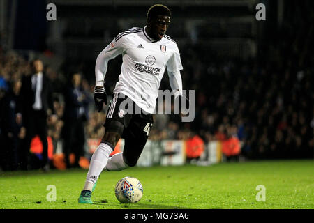 Aboubakar Kamara di Fulham in azione. EFL Skybet partita in campionato, Fulham v Sunderland a Craven Cottage a Londra il venerdì 27 aprile 2018. Questa immagine può essere utilizzata solo per scopi editoriali. Solo uso editoriale, è richiesta una licenza per uso commerciale. Nessun uso in scommesse, giochi o un singolo giocatore/club/league pubblicazioni. pic da Steffan Bowen/Andrew Orchard fotografia sportiva/Alamy Live news Foto Stock