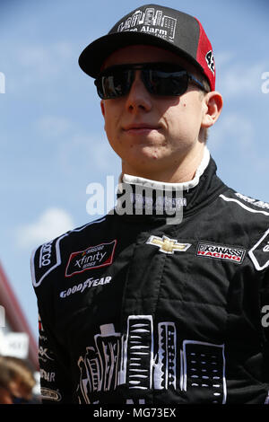 Talladega, Alabama, Stati Uniti d'America. 27 apr, 2018. John Hunter Nemechek (42) è pronta a prendere il via alla pratica per l'energia di scintilla 300 a Talladega Superspeedway di Talladega, Alabama. Credito: Justin R. Noe Asp Inc/ASP/ZUMA filo/Alamy Live News Foto Stock