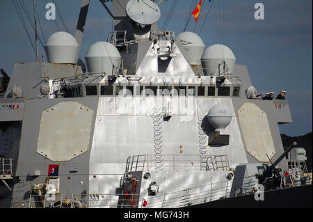 Gdynia, Polonia, 27 aprile 2018. US Navy Arleigh Burke-class destroyer USS Farragut (DDG-99) nel porto di Gdynia, Polonia. Il 27 aprile 2018 © Wojciech Strozyk / Alamy Live News Foto Stock