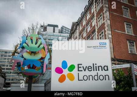 Esterno di Evelina Pediactirc ospedale, parte di ragazzi & St Thomasl, un grande insegnamento di NHS hospital da Westminster Bridge, nel centro di Londra Foto Stock