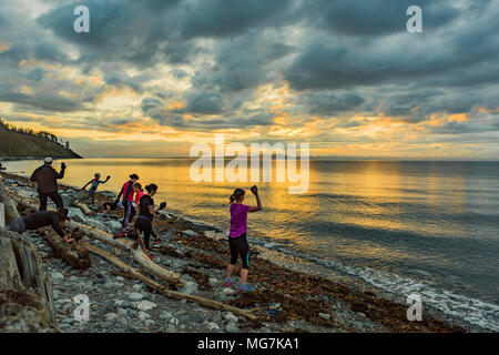 Ginnastica mattutina di boot camp, oca Parco allo spiedo, Comox, British Columbia, Canada. Foto Stock