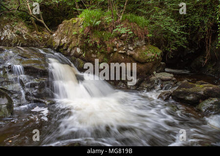 Aira Beck al di sotto di forza elevata, Lake District, Cumbria, Regno Unito: tiro con un 3.0 filtro ND Foto Stock