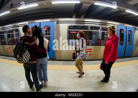 La stazione della metropolitana, l'Aeroporto di Lisbona, Portogallo Foto Stock