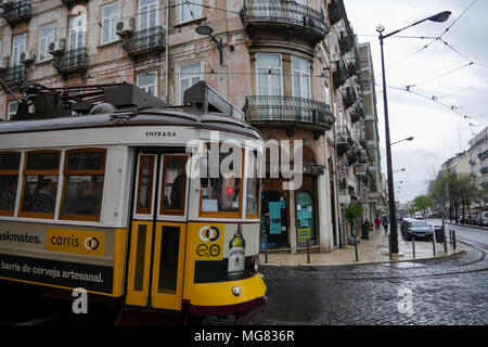 Tram, Almirante Reis Avenue, Lisbona, Portogallo Foto Stock