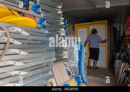 Nettuno (Roma). Preparazione della località balneare per la stagione estiva in arrivo. L'Italia. Foto Stock