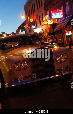 Elvis la Rolls Royce su Beale St, Memphis, TN Foto Stock