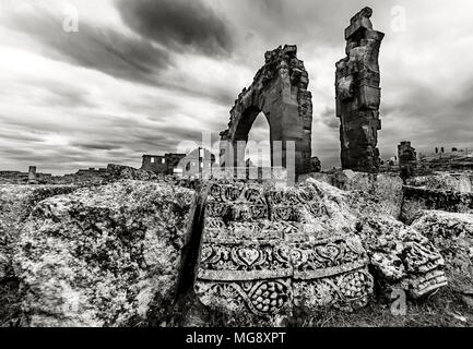 Avente solo una torre di avvistamento Torre, Harran University è la prima università in tutto il mondo conosciuto fin dai primi giorni e ha prodotto una partita del mondiale di f Foto Stock