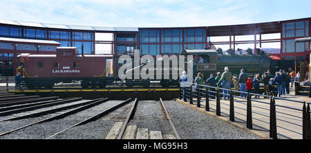 Una locomotiva Baldwin # 26 sulla tavola girevole situato a Steamtown Sito Storico Nazionale situato su 62.48 acri di terreno nel centro cittadino di Scranton, Pennsylvania Foto Stock