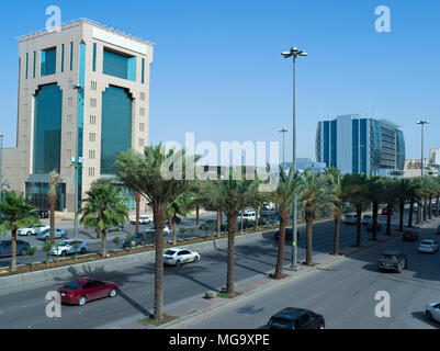 Traffico leggero su King Fahad Road nelle prime ore del mattino in Riyadh, Arabia Saudita, 26-04-2018 Foto Stock