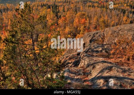 Autunno a Carlton picco delle montagne a dente di sega nel nord del Minnesota sulla sponda nord del Lago Superior Foto Stock