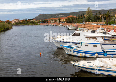 Storico parte industriale del Comune di Bosa sulla costa della Sardegna, Italia Foto Stock