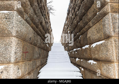 Parco Vicino alla Abu Ibun Sina o Avicenna Mauseleum, Hamedan, Iran Foto Stock