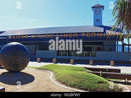 Cairns Crociera facciata terminale nel porto di Cairns wharf precinct Foto Stock